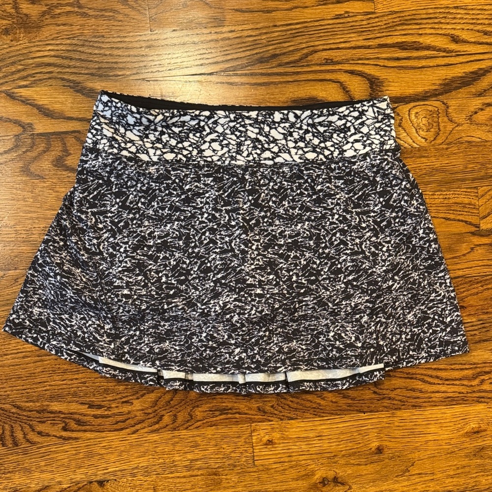 Lululemon Black and White Skirt, 6 Tall
